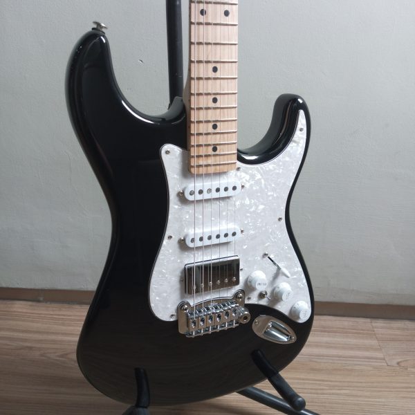 G&L USA Legacy HSS. Jet Black, Maple fingerboard - Gambar 2