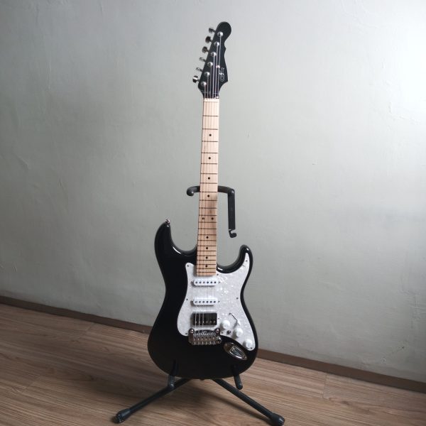 G&L USA Legacy HSS. Jet Black, Maple fingerboard