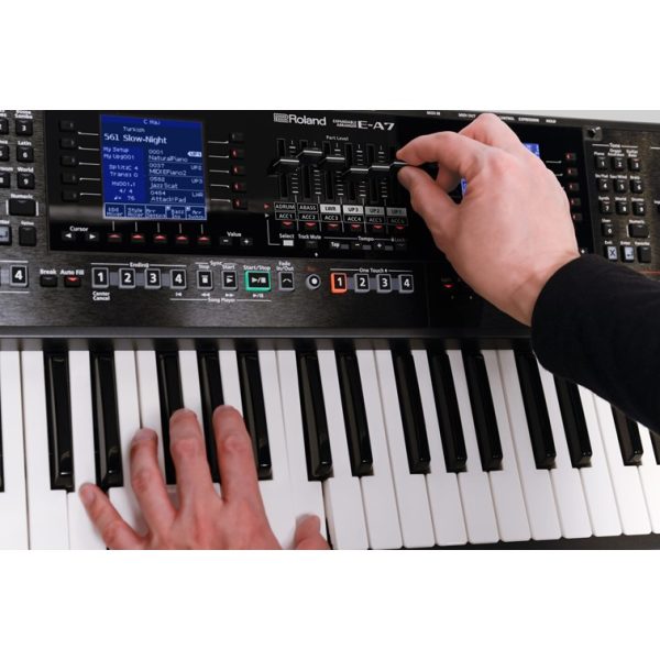 Roland E-A7 Expandable Arranger Keyboard - Gambar 4