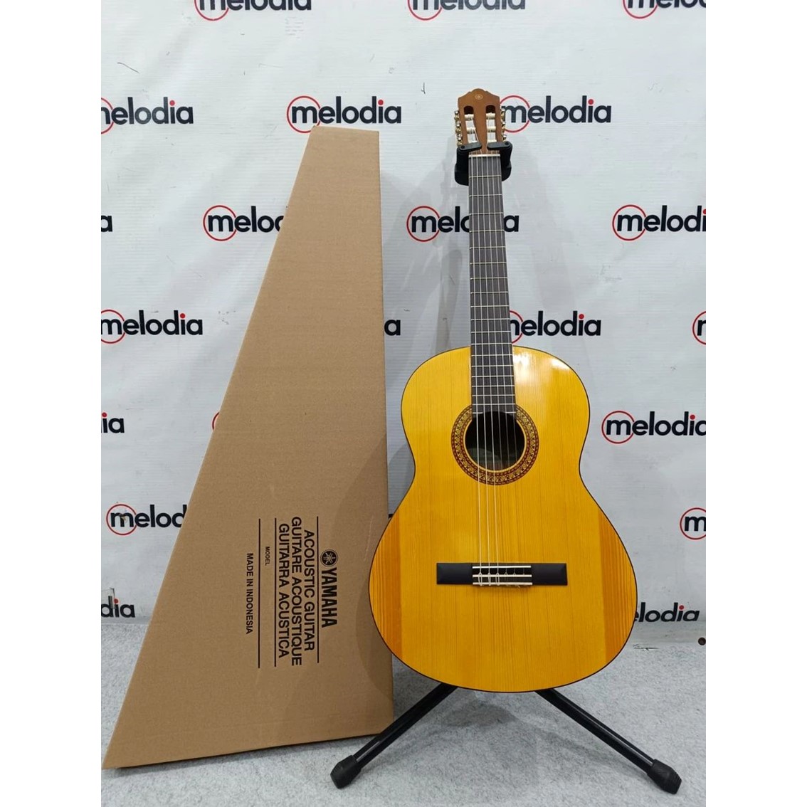 Yamaha C315 Classic Guitar - Gambar 2